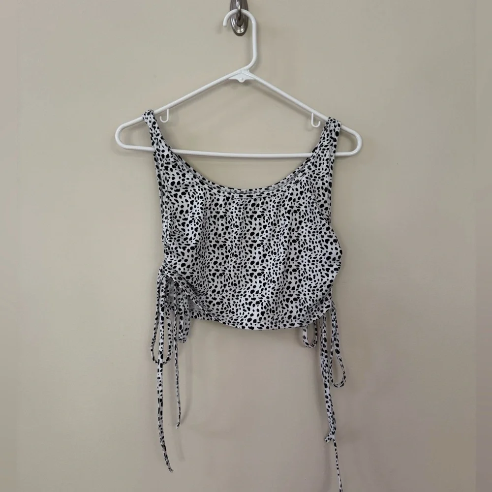 SHEIN Black and White Sleeveless Crop Tank Top